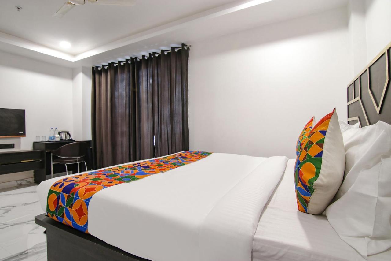 Fabhotel Greysky New Delhi Bagian luar foto