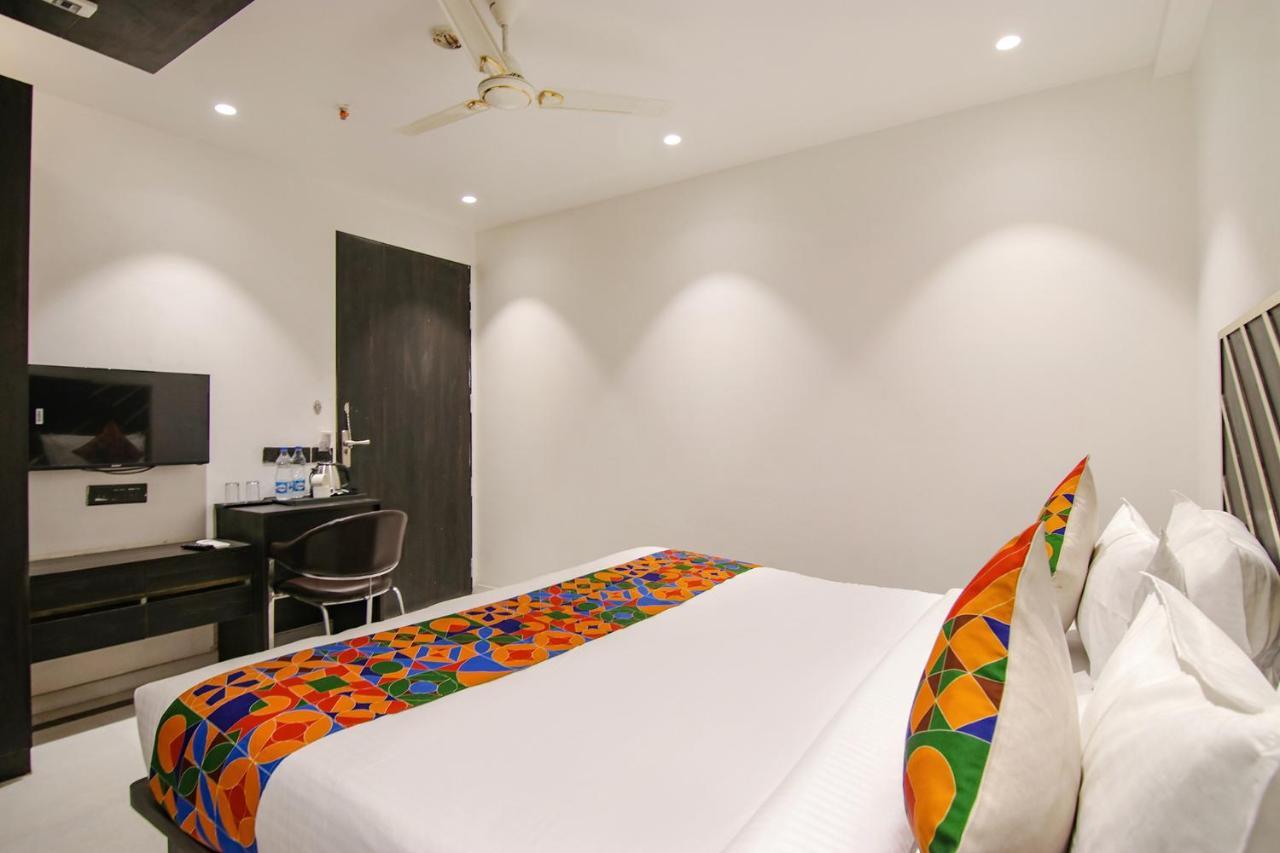 Fabhotel Greysky New Delhi Bagian luar foto